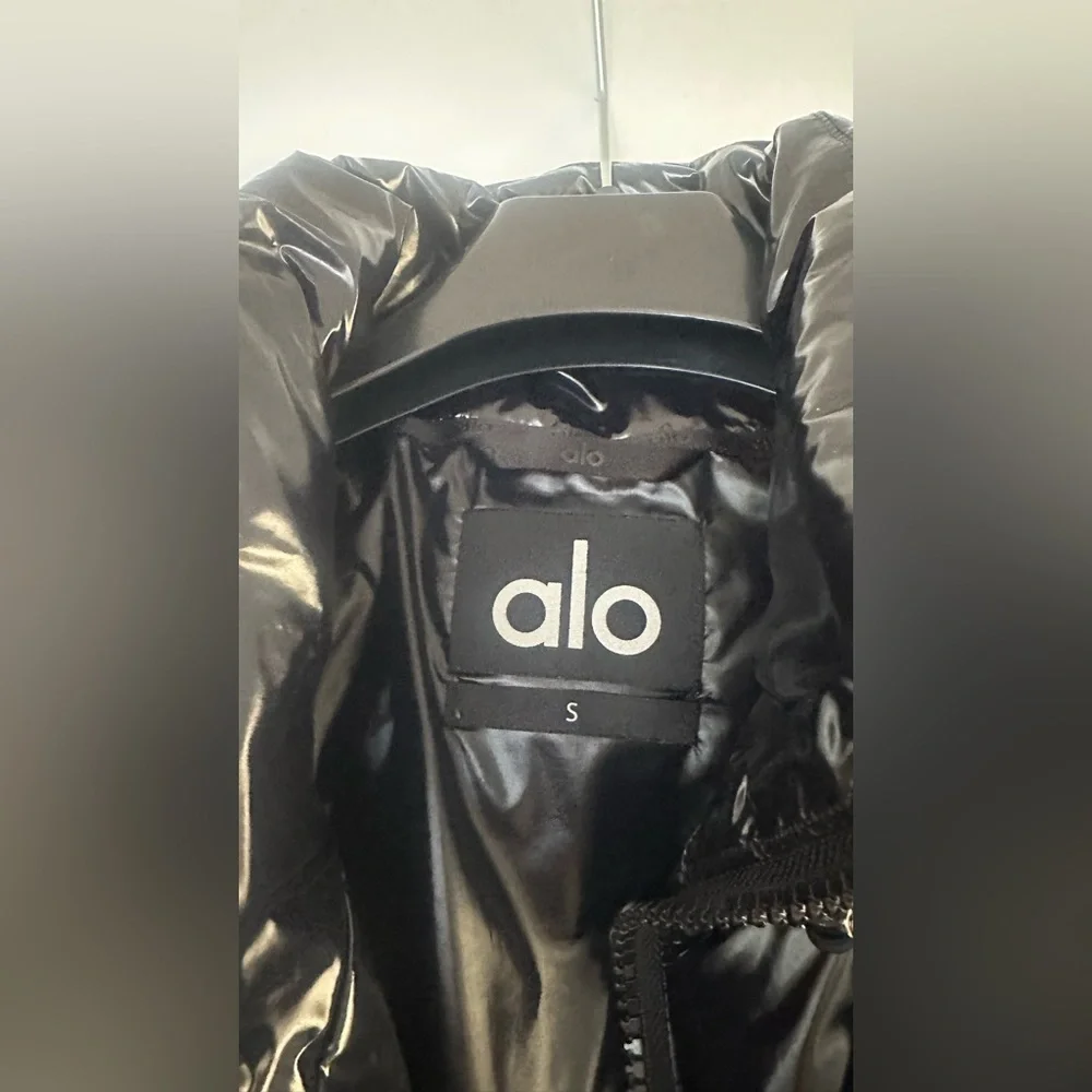 ALO Yoga Shiny Black Quilted Belted Puffer Vest